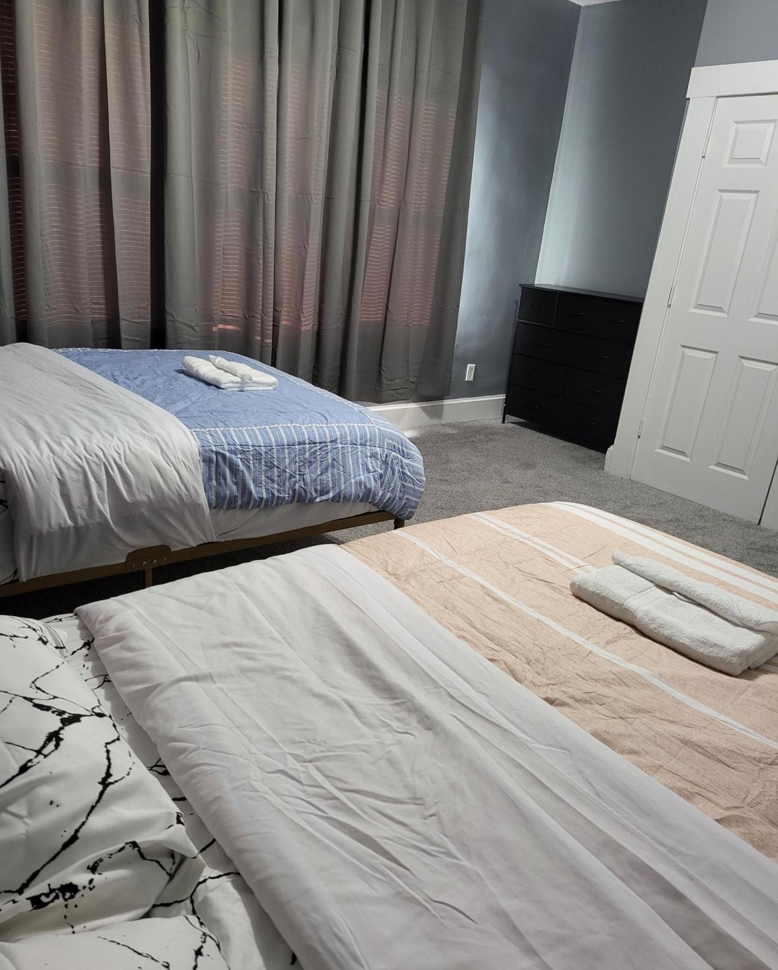 Guest Room With Two Double Beds In Columbus Oh, Airport Location Exterior photo